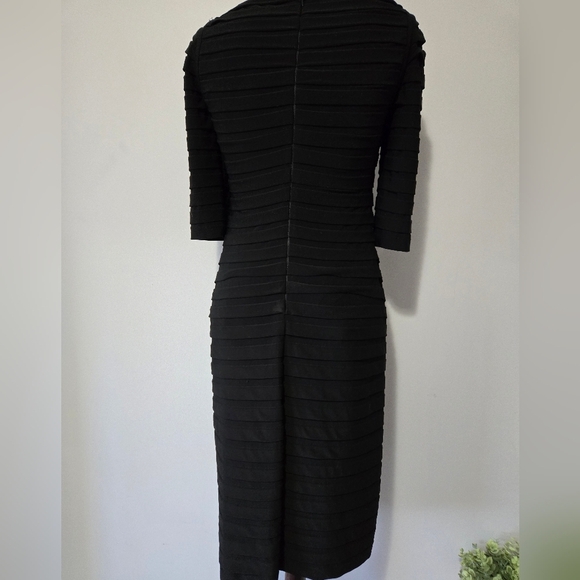 ADRIANNA PAPELL ruched black vneck midi dress with half sleeves. Size 4 - Picture 2 of 11
